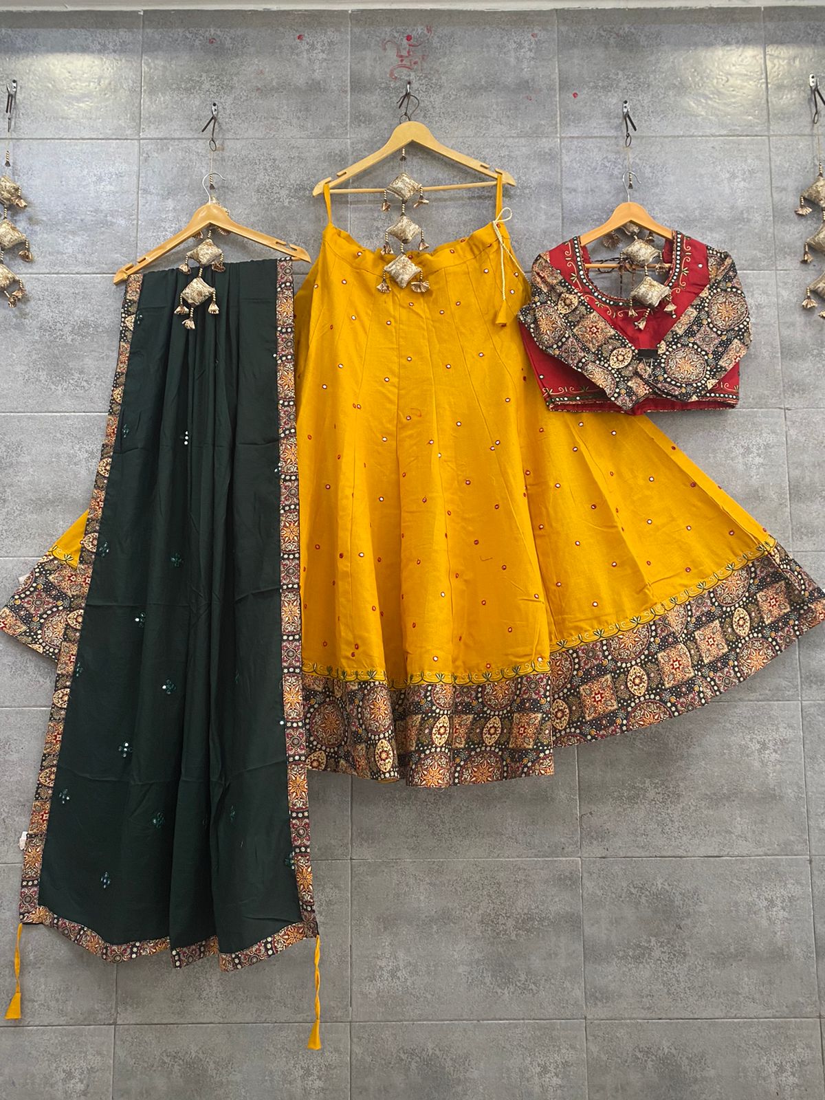 Special navratri concept 8 mtr flair chaniya choli Collections